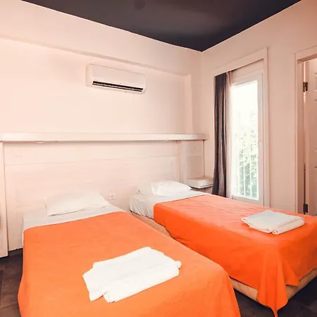 Muskebi 3* オータキャンツ